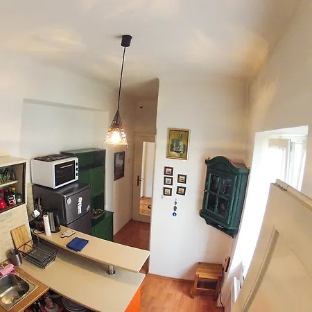 Bright Centre Apartment